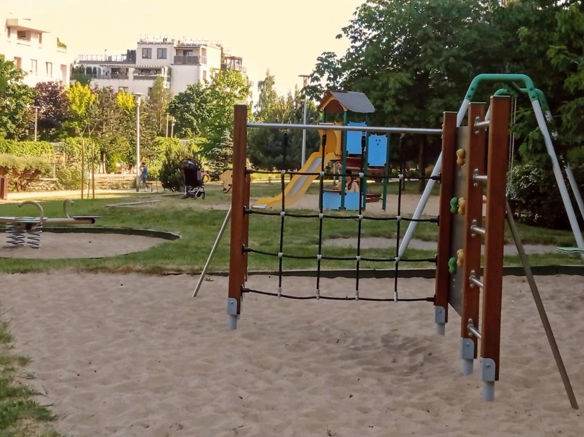 Mokotów, apartment with terrace, greenery&near the airport! Varsovia Exterior foto